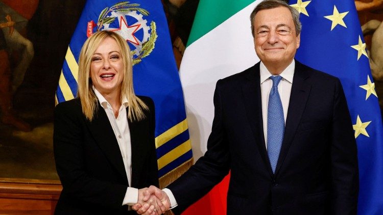 Giorgia Meloni hat am Sonntag die Regierungsgeschäfte von Mario Draghi übernommen