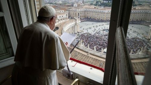 Il Papa: attenzione alla superbia spirituale, dove c’è troppo "io", c’è poco Dio      