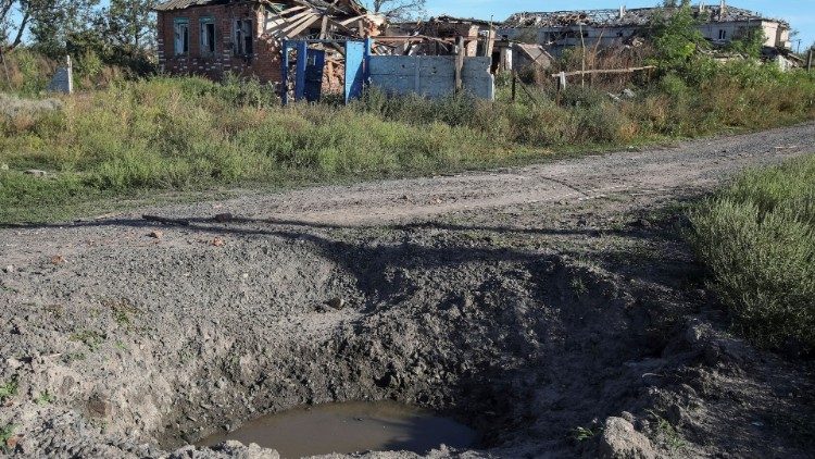 Uma casa residencial danificada por bombardeios, enquanto o ataque da Rússia à Ucrânia continua, é vista na vila de Hrakove, libertada pelas Forças Armadas Ucranianas, na região de Kharkiv, Ucrânia, em 9 de setembro de 2022. /Vyacheslav Madiyevskyy