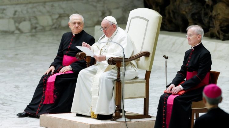 Le Pape François dans la salle Paul VI le 29 octobre avec les membres de l'ACI.