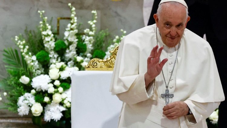 Baréin, Kuwait, Iraq, Turquía, Grecia, Albania e Italia. El Papa envía sus telegramas a las naciones sobrevoladas al regreso de su 39º Viaje Apostólico Internacional.