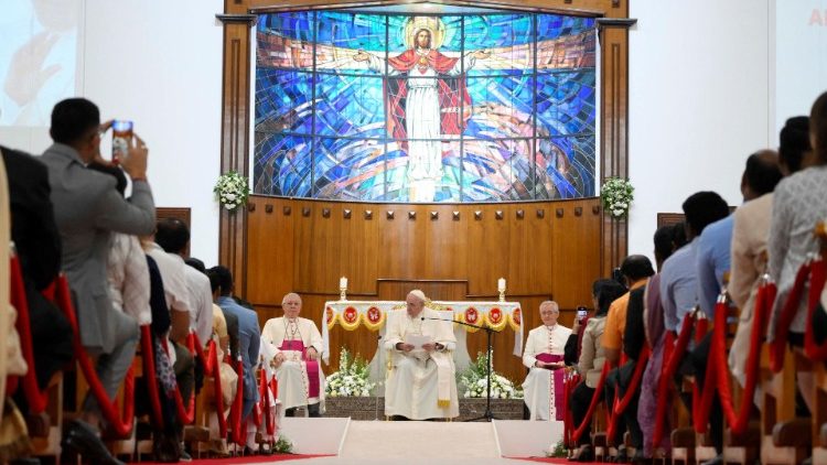 Молитвената среща с епископи, свещеници, семинаристи и пастирски деятели  в църквата Пресвято сърце в Манама, 06.11.2022