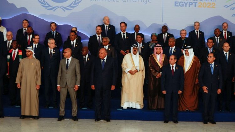 Gruppenbild beim COP27-Gipfel in Sharm el Sheik (Ägypten)