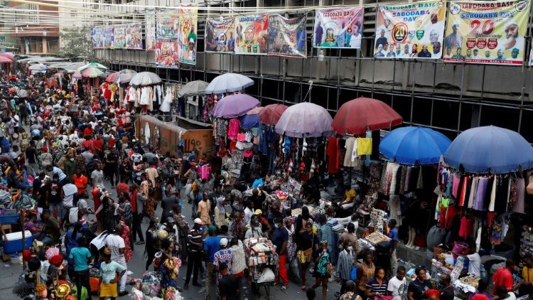 Mercado em Lagos, na Nigéria um dos maíses mais populosos do mundo com 200 milhões de habitantes