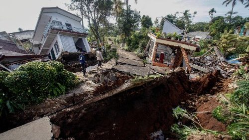 Påven ber för jordbävningsoffren i Java
