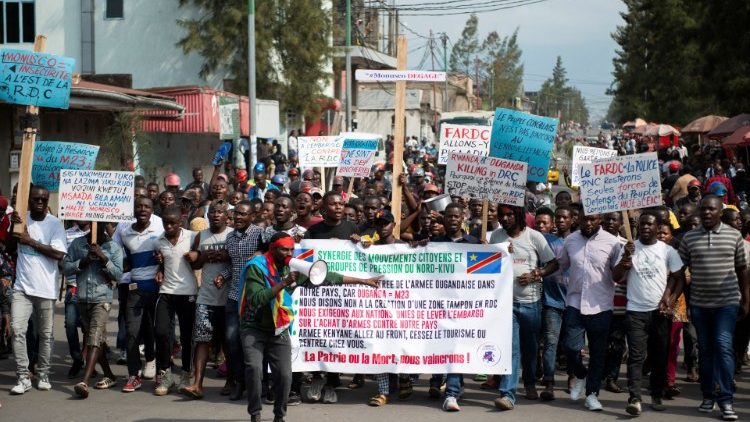 Miles de congoleños católicos en protestas contra la violencia en RDC.