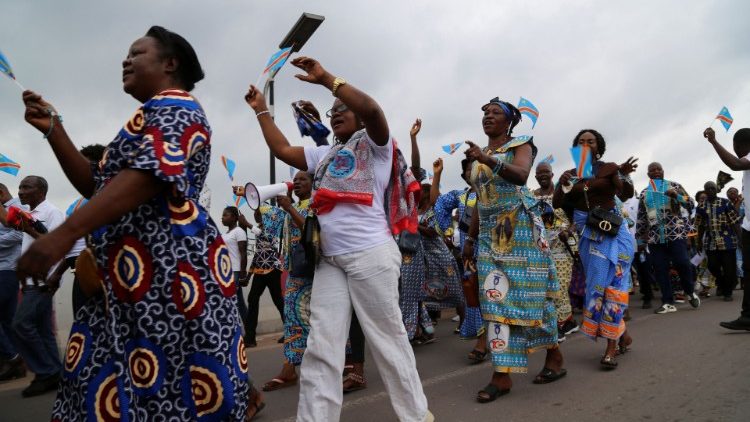 Tausende von Menschen schlossen sich den landesweit organisierten Friedensmärschen an, hier in Kinshasa