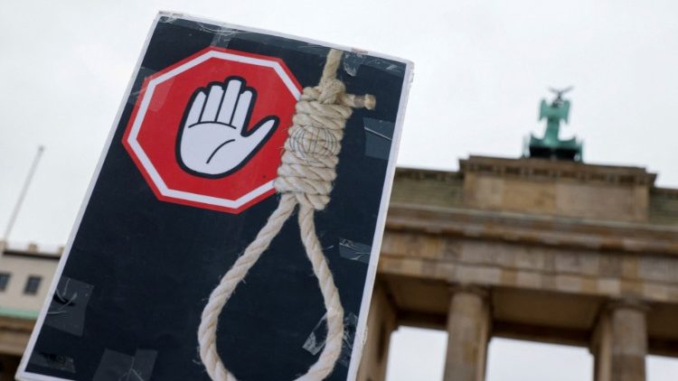 Manifestazione a Berlino contro le esecuzioni in Iran