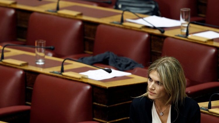 Die griechische Juristin Eva Kaili steht als Beschuldigte im Zentrum des Skandals. Sie wurde inzwischen von ihrem Amt als Vize-Präsidentin des EU-Parlementes entpflichtet. 