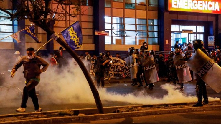 Starcia protestujących z policją w Limie
