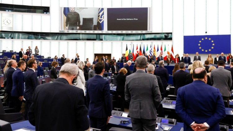 Un istante del minuto di silenzio del Parlamento europeo durante la cerimonia di consegna del Premio Sacharov.