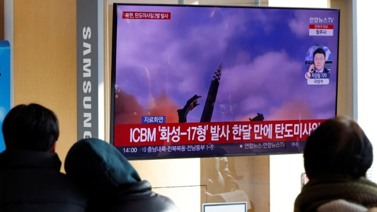 People in Seoul watch a TV broadcasting a news report on North Korea firing a ballistic missile off its east coast