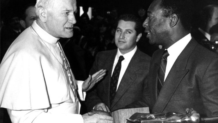 Pelé meets Pope St. John Paul II in 1987