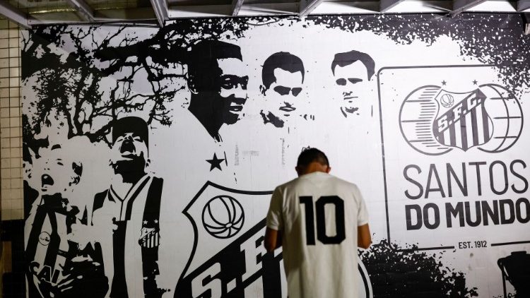 Brazilians mourn the death of Pelé in Santos