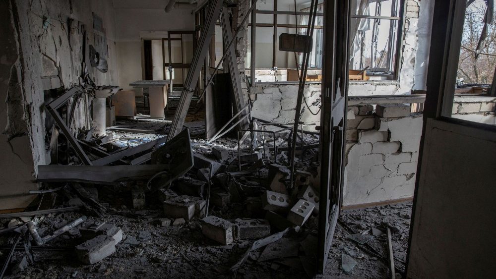 Unidade de tratamente intensivo no hospital da crian?a em Kherson, atacado em 1 de janeiro de 3023. (Reuters/Oleksandr Ratushniak)