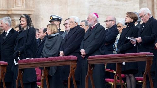 Steinmeier nach Requiem: Papst ?mit Vernunft und mit Seele