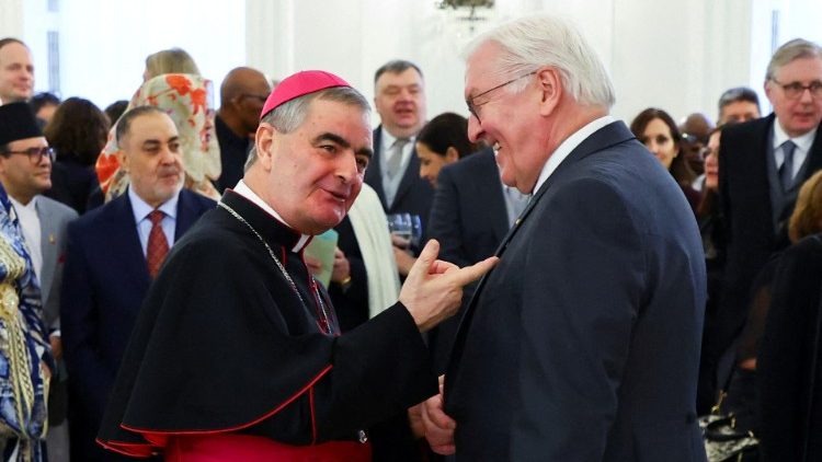Archivbild: Nuntius Eterovic (links) und Bundespr?sident Frank-Walter Steinmeier