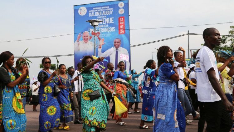 Ng??i dân Congo chào ?ón ?TC