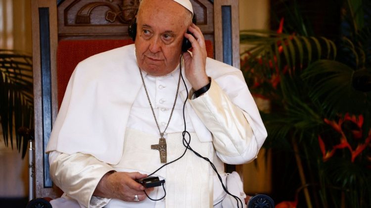 Papie? Franciszek s?uchaj?cy ?wiadectw ofiar przemocy ze wschodnich rejonw Demokratycznej Republiki Konga, 1 lutego 2023