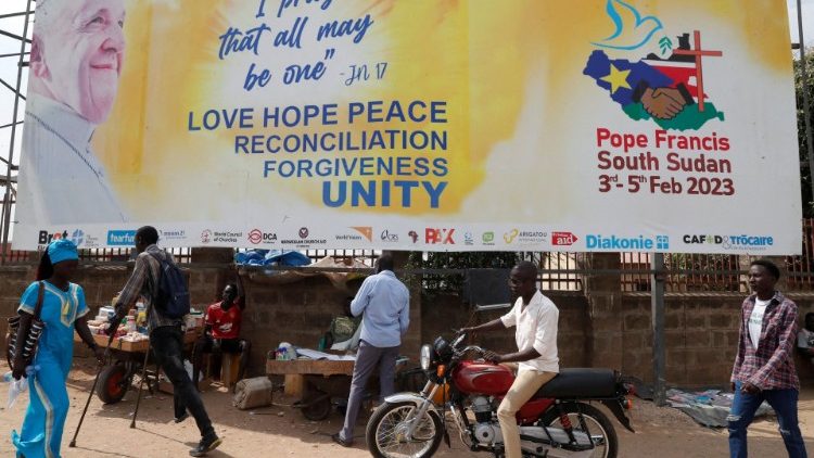 "Amor, esperanza, paz, reconciliacin, perdn, unidad": algunos deseos de los sursudaneses plasmados en una cartelera instalada en las calles para la peregrinacin ecumnica de paz, encabezada por el Sumo Pontfice. (Foto: REUTERS)