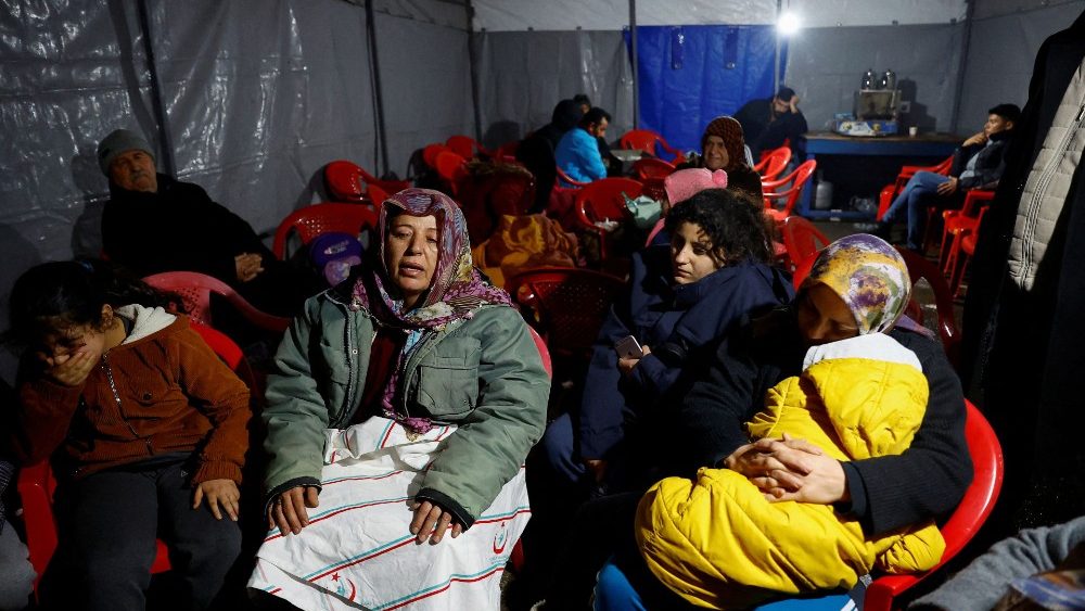 Pessoas se abrigam aps terremoto em Osmaniye, Turquia, 6 de fevereiro de 2023 REUTERS/Suhaib Salem