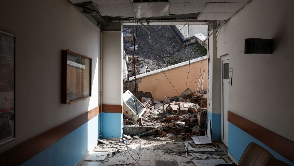 Vista da unidade de terapia intensiva do hospital estadual desmoronado de Iskenderun aps um terremoto em Iskenderun, distrito de Hatay, Turquia, 7 de fevereiro de 2023. REUTERS/Benoit Tessier