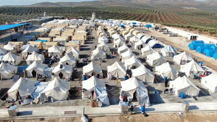 Campamento para supervivientes del terremoto, en las afueras de la ciudad de Jandaris.