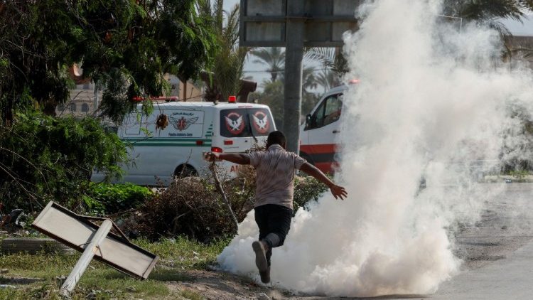 Palestinians clash with Israeli troops during a raid in Jericho Palestinians clash with Israeli troops during a raid in Jericho