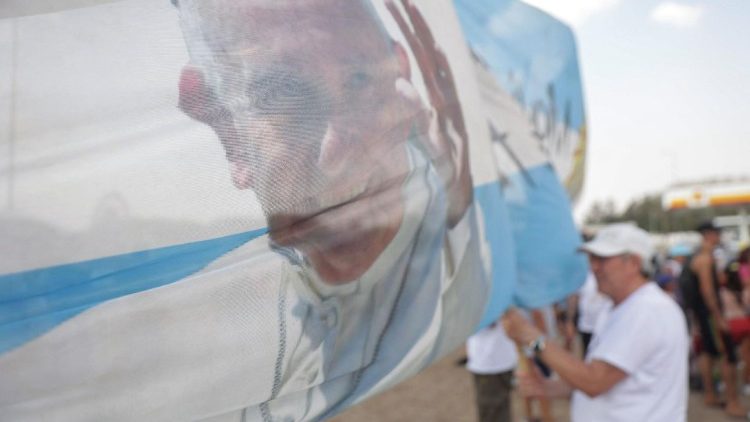 Le Pape Fran?ois sur un drapeau argentin, le 11 mars  Lujan.