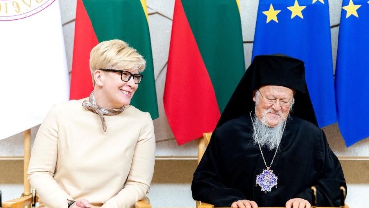 Ekumeniczny Patriarcha Konstantynopola Bart?omiej i premier Litwy Ingrida Simonyte na spotkaniu w Wilnie, 21 marca 2023