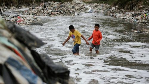Francesco: serve unazione concreta per garantire laccesso allacqua