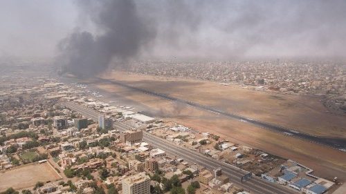 La vicinanza del Papa al popolo sudanese: l'invito a deporre le armi 