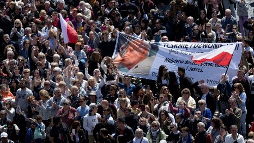 Papst verteidigt Johannes Paul II.