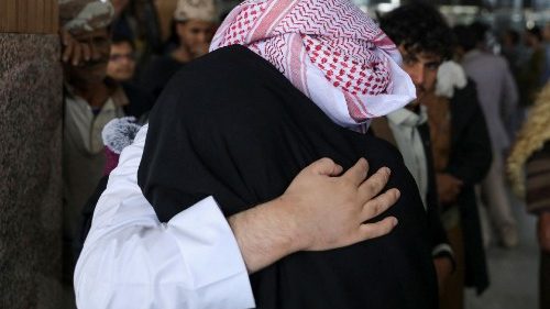 Yemen, lo scambio di 900 prigionieri di guerra avvicina alla pace