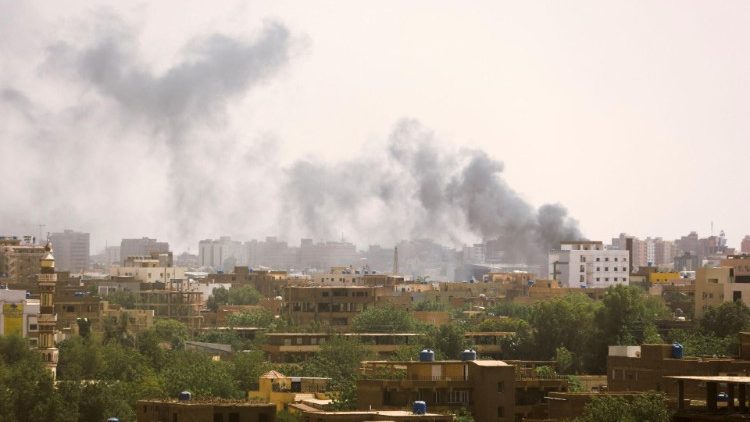 مقابلة مع السفير البابوي في الخرطوم بشأن التطورات الراهنة في السودان