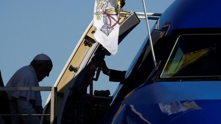Papie? podczas wsiadania na podk?ad samolotu