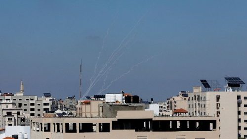  Tensione in Medio Oriente, Israele risponde con lartiglieria ai razzi lanciati da Gaza