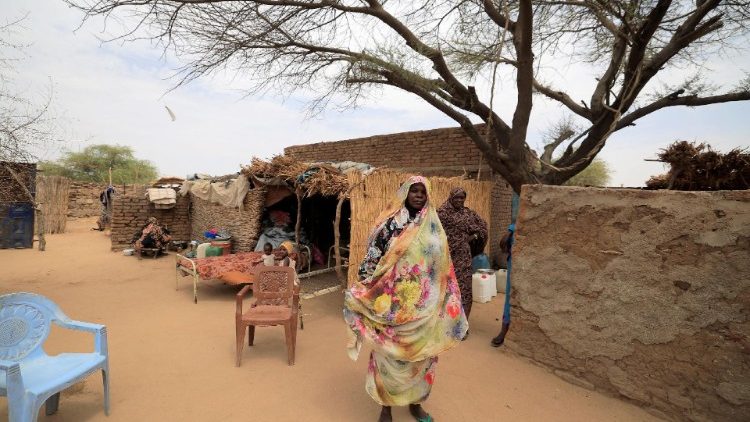 Fanna Hamit, a Chadian widow hosting in her compound 11 Sudanese families.