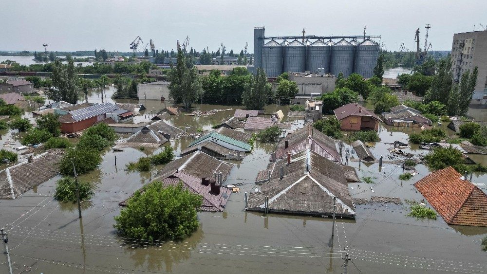Uma vista mostra uma rea inundada aps o rompimento da barragem de Nova Kakhovka, em meio ao ataque da Rssia  Ucr?nia, em Kherson, Ucr?nia, 7 de junho de 2023. REUTERS/Vladyslav Smilianets