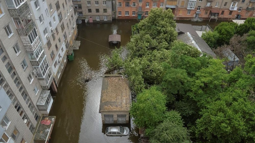 Uma vista mostra uma rea inundada aps o rompimento da barragem de Nova Kakhovka, em meio ao ataque da Rssia  Ucr?nia, em Kherson, Ucr?nia, 10 de junho de 2023. REUTERS/Oleksandr Klymenko