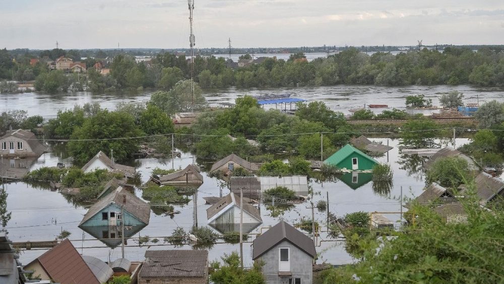 Uma vista mostra uma rea inundada aps o rompimento da barragem de Nova Kakhovka, em meio ao ataque da Rssia  Ucr?nia, em Kherson, Ucr?nia, 10 de junho de 2023. REUTERS/Oleksandr Klymenko