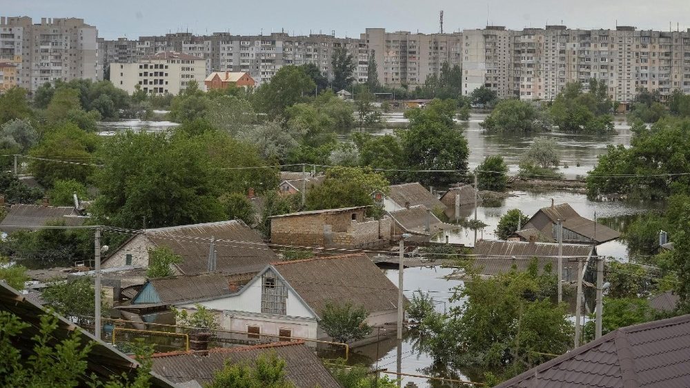 Uma vista mostra uma rea inundada aps o rompimento da barragem de Nova Kakhovka, em meio ao ataque da Rssia  Ucr?nia, em Kherson, Ucr?nia, 10 de junho de 2023. REUTERS/Oleksandr Klymenko