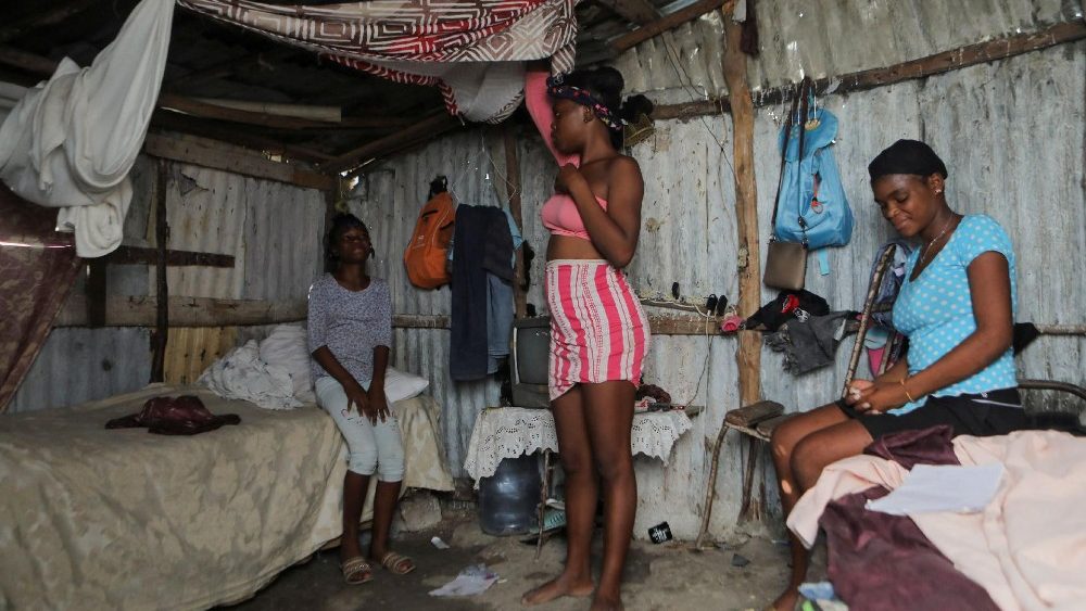 Migliaia sono gli sfollati interni che fuggono dall'inferno di Haiti (REUTERS)