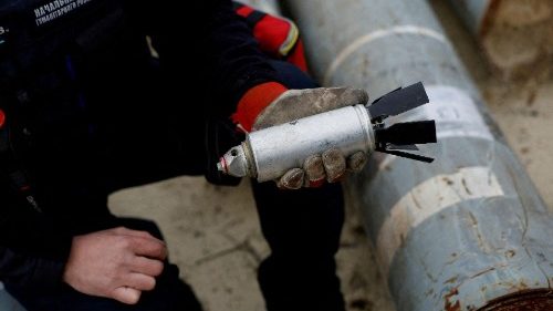 Il mondo diviso sull’uso di bombe a grappolo, distrutte in Usa le scorte di armi chimiche