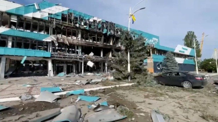 Uma visão geral da propriedade danificada, após um ataque de drone russo em Izmail, região de Odesa, Ucrânia, 2 de agosto de 2023. Ukraine's Operational Command 'South' / via REUTERS