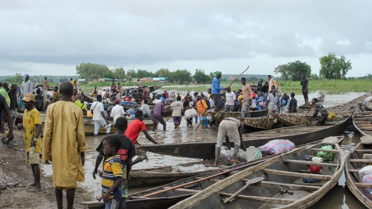 Food and aid pile up at Niger's border as sanctions bite