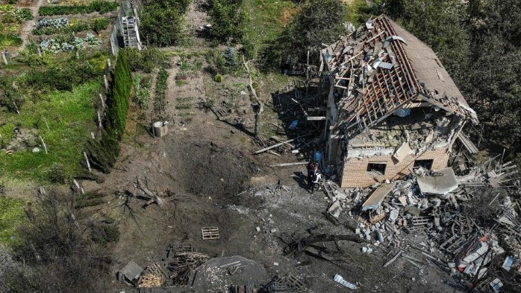 Uma vista mostra uma casa destruída em um ataque com míssil russo, em meio ao ataque da Rússia à Ucrânia, na região de Kiev, Ucrânia, 27 de agosto de 2023. REUTERS/Yan Dobronosov