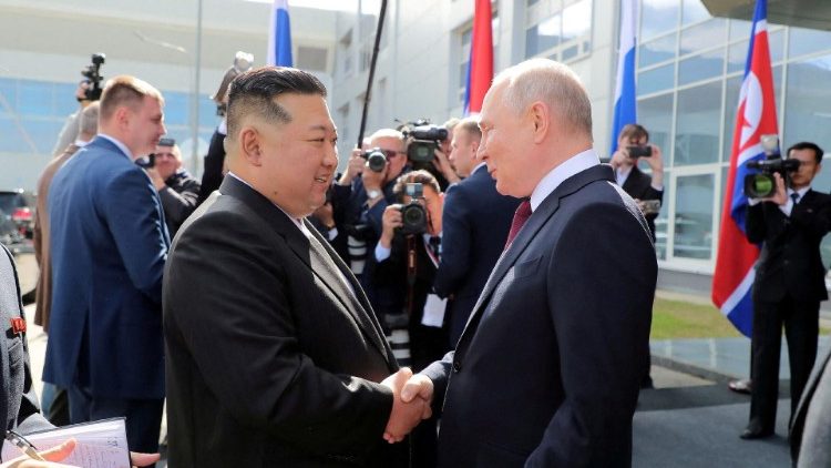 L'incontro tra Kim Jong Un e Vladimir Putin (REUTERS)