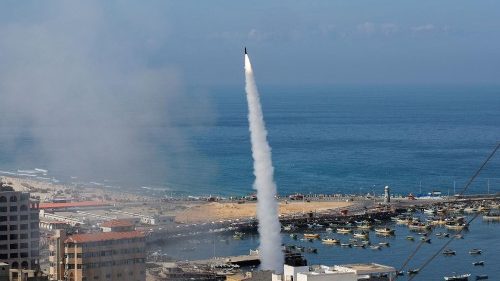 Israele, attacco di Hamas e rappresaglia su Gaza: centinaia i morti