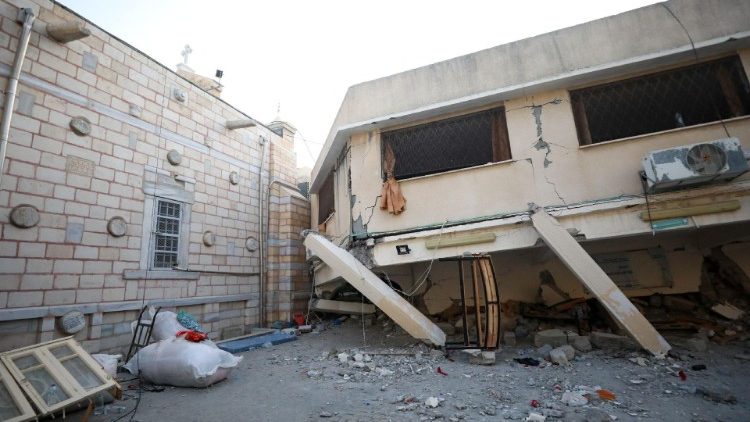 Iglesia ortodoxa griega de San Porfirio da?ada por un ataque israel, en la ciudad de Gaza.